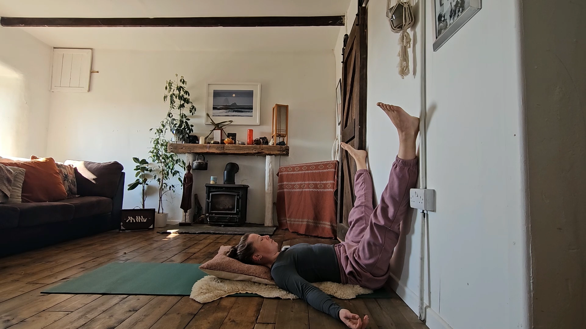 Wall Chill with Subtle Breathing