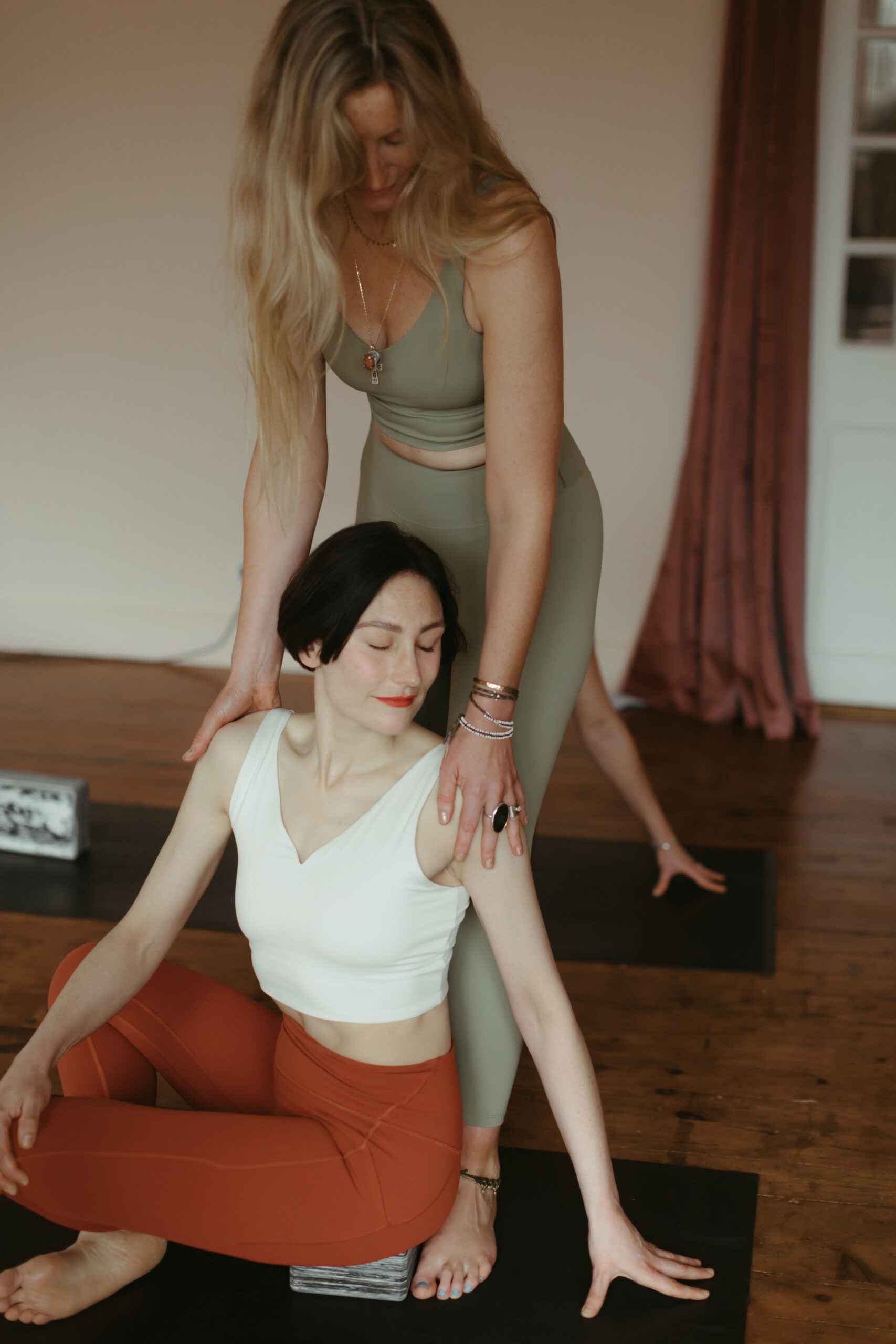 NaomiKamatPhotography Hazel CorkLotusYoga 146 1 scaled